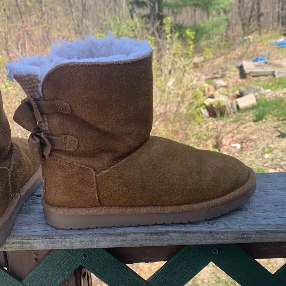Koolaburra Attie Sheepskin Boots Faux Fur Lined Sz 4Y